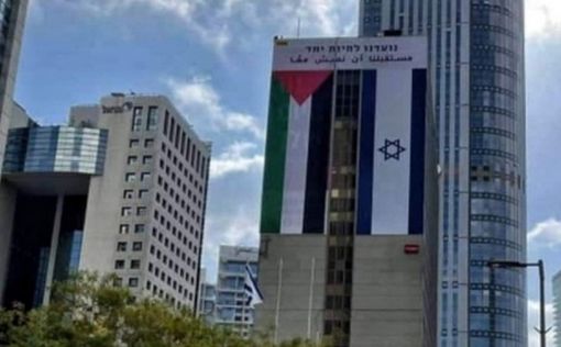 На здании Биржи в Рамат-Гане - гигантский палестинский флаг