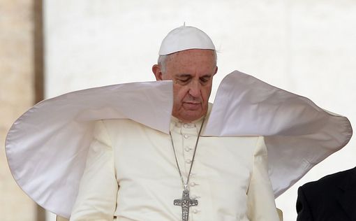 Бывший папский нунций лишен сана за насилие над детьми