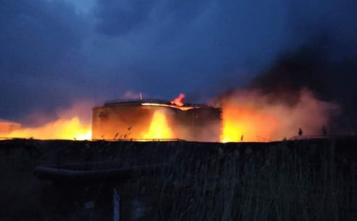 После обстрелов войсками РФ пылает Луганская область: жилые дома и школа в огне