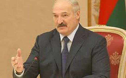 Лукашенко: от коронавируса помогает коса