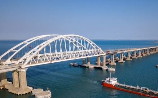 Крымский мост трижды атакован морскими дронами