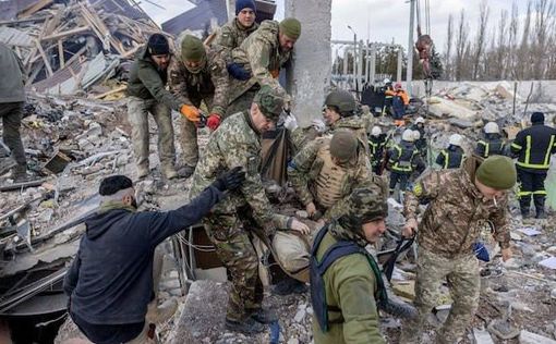 Российские истребители разбомбили казармы в Николаеве: известно о 40 погибших