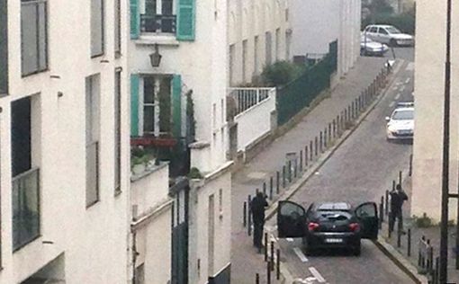 Париж: полиция разыскивает трех террористов