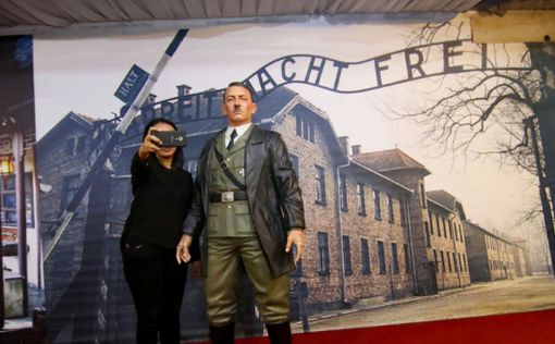 Музей в Индонезии предлагает селфи с Гитлером