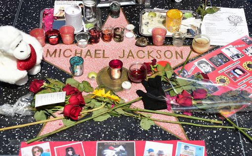 Майкл Джексон заработал после смерти 700 млн долларов