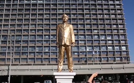 В Тель-Авиве установили и снесли  статую Нетаниягу