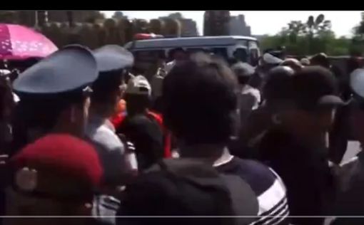 В Ереване возле здания парламента начались столкновения