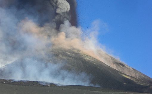 Филиппины: вулкан Булузан извергся уже дважды
