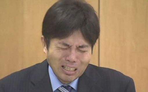 Японский чиновник устроил истерику на допросе