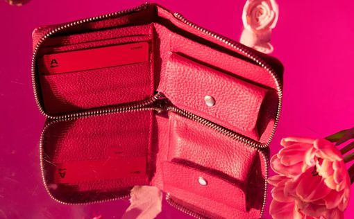 Кожаные сумки от бренда "Верфь" в модном цвете VIVA MAGENTA