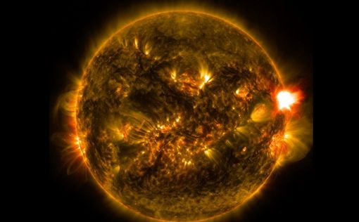 NASA показали первую в 2015 году вспышку на Солнце