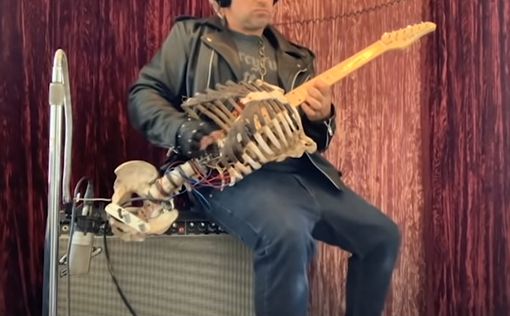 Музыкант из Флориды сделал гитару из костей своего дяди