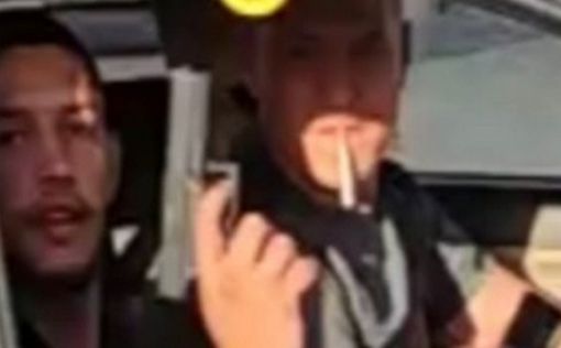 Житель Джадейда размахивал пистолетом перед черными флагами
