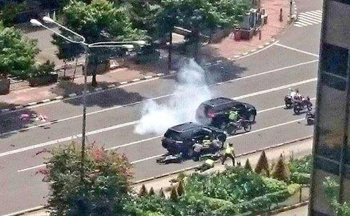 Серия комбинированных террористических атак в Джакарте