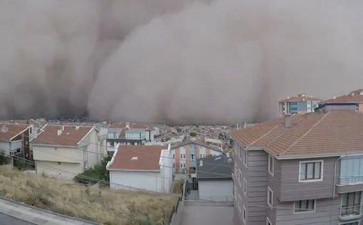 На турецкую провинцию обрушился ураган: видео