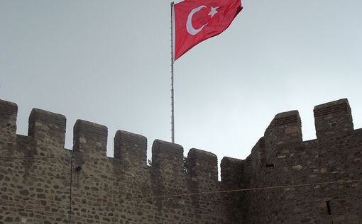 При нападении на пост полиции в Турции погибли два человека