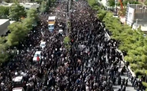 По Ирану продолжают возить гроб с телом Раиси