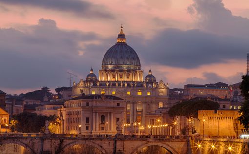 Ватикан арестовал 2-х священников за утечку информации
