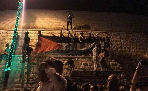 Палестинцы празднуют победу над Израилем