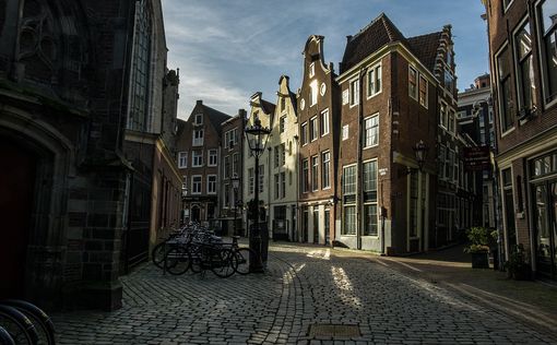 В Амстердаме запретят курить марихуану в квартале "красных фонарей"