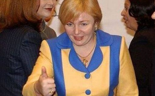 Бывшая жена Путина носит костюм цвета украинского флага