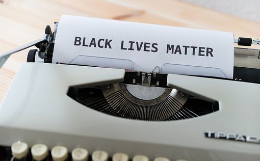 В Британии снесли памятник активистке Black Lives Matter