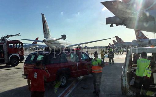 В аэропорту Стамбула столкнулись самолеты