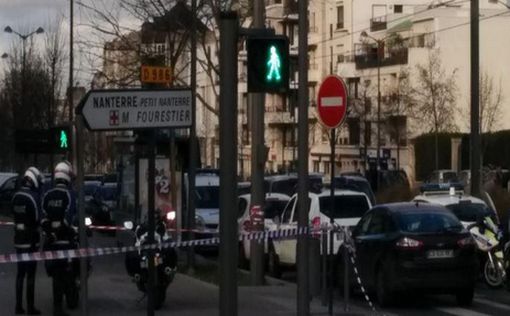 Мужчина захватил в заложники посетителей почты в Париже