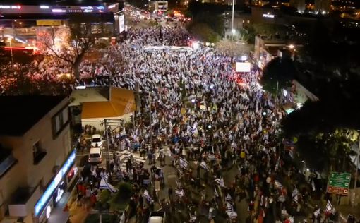 "Фашизм не пройдет" - тысячи людей протестуют в Хайфе против судебной реформы