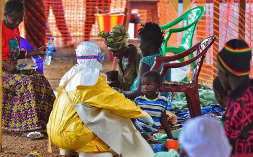 В Либерии спасают пациентов от Эболы на жаре и антисанитарии