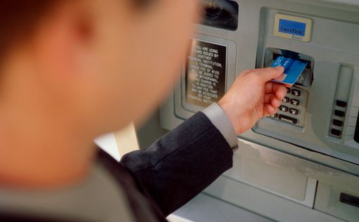 Власти Греции: туристы могут снимать деньги в банкоматах