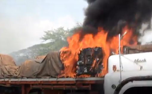 Венесуэла: протестующие подожгли грузовик с гуманитаркой