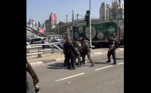 Полиция начала применять водометы на шоссе Аялон