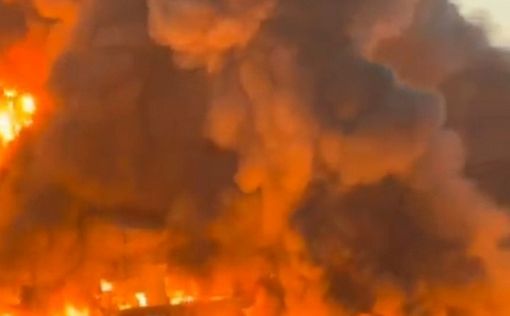 В Хевроне горит завод пластика, в Кирьят-Арба жителям приказали закрыть окна