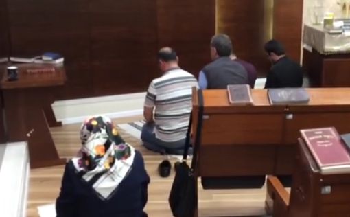 Турки подстелили талиты под ноги в аэропорту Бен-Гурион