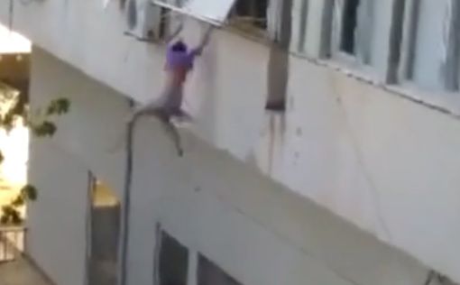 Девушка, убегая от похитителей, выпрыгнула из окна