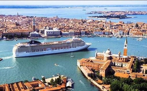 Италия закроет свои порты для судов под российским флагом