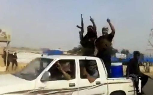 Боевики ISIS подняли флаг над нефтеперерабатывающим заводом