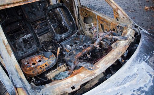 В сожженном BMW у Рамле нашли два трупа