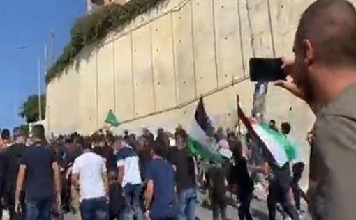 Убирайтесь из нашего города! Протесты с флагами ХАМАСа в Умм эль-Фахм
