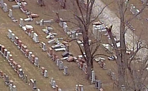 Ужасный акт вандализма на еврейском кладбище в Сент-Луис