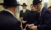 Президент и еврейское духовенство Украины зажгли ханукальные свечи. Фото | Фото 1