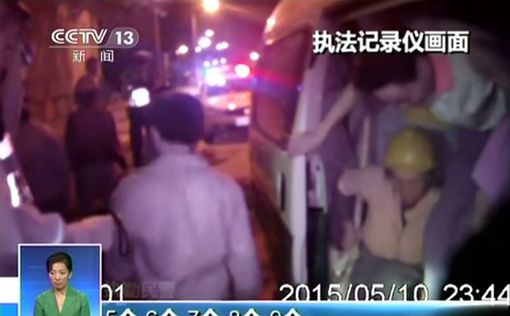 Дорожный антирекорд: Из микроавтобуса достали 51 китайца
