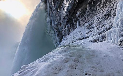 Настоящая зимняя сказка: Ниагарский водопад замерз