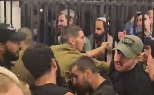 Полиция разогнала толпу, ворвавшихся на базу ЦАХАЛа в Бейт-Лиде