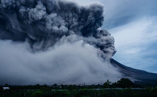 Извержение вулкана в Италии шокировало отдыхающих (ВИДЕО)