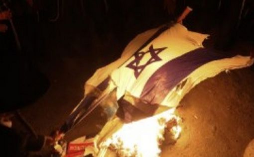 В Меа Шеарим сожгли израильский флаг