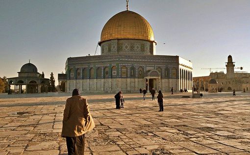На Храмовой Горе по прежнему проходят массовые молитвы