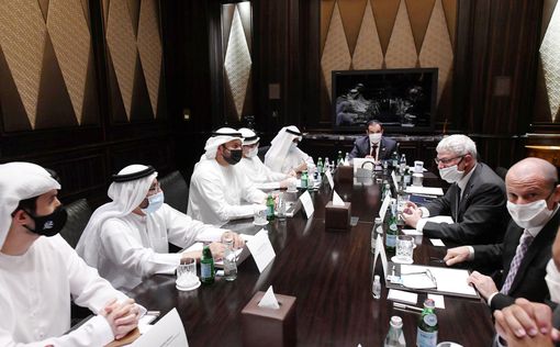 Фото: переговоры с израильской делегацией в Абу-Даби
