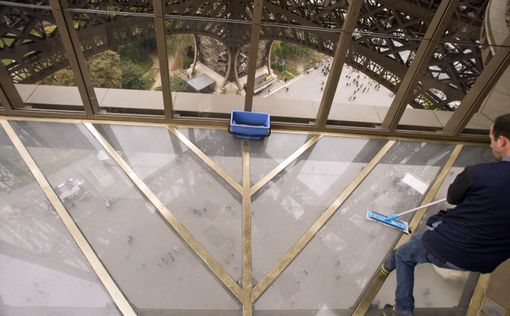 На Эйфелевой башне открывается этаж с прозрачным полом